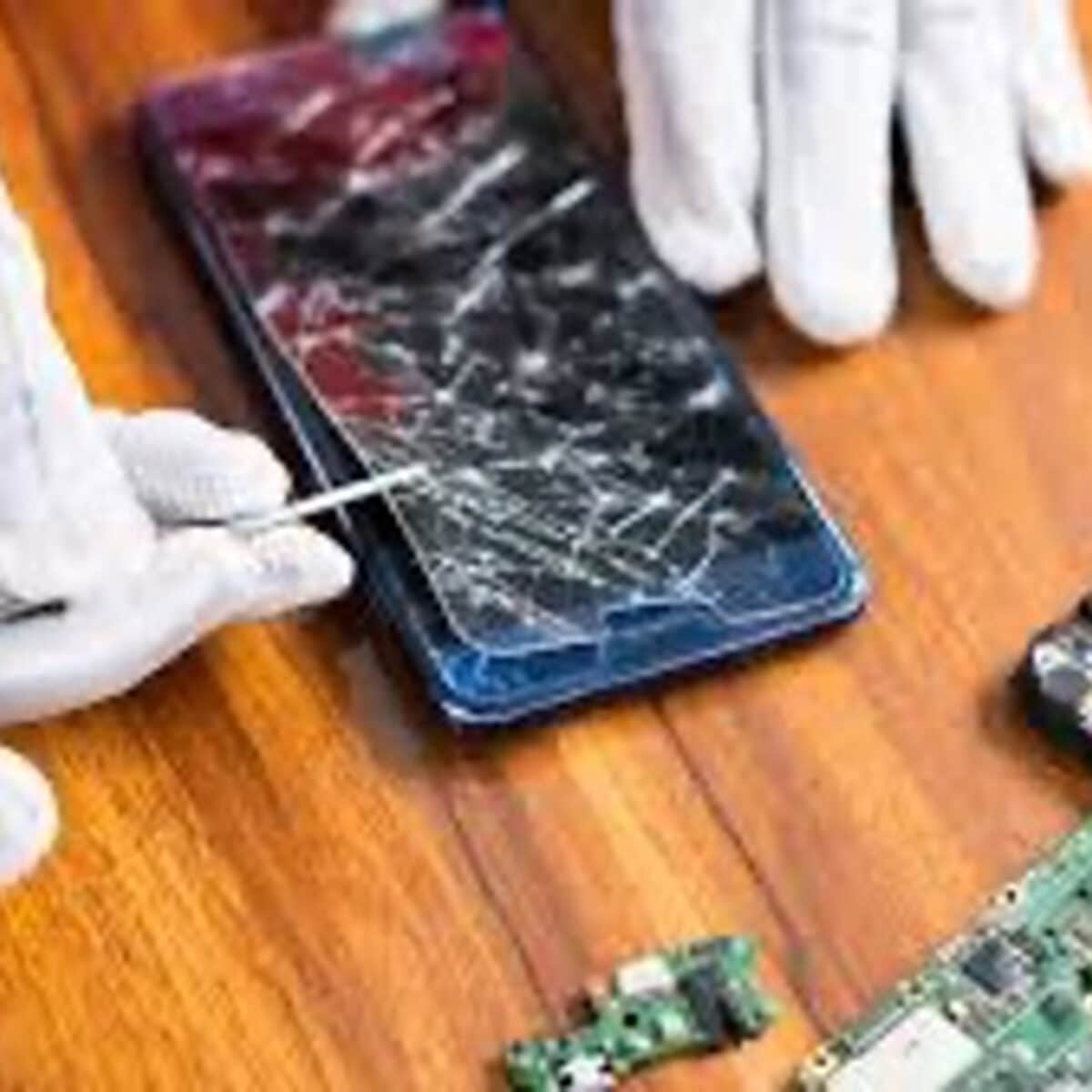 UBreakiFix provides fast, quality mobile phone and cracked screen repairs at 3634 New Center Point, First & Main Town Center, Colorado Springs, CO 80922.